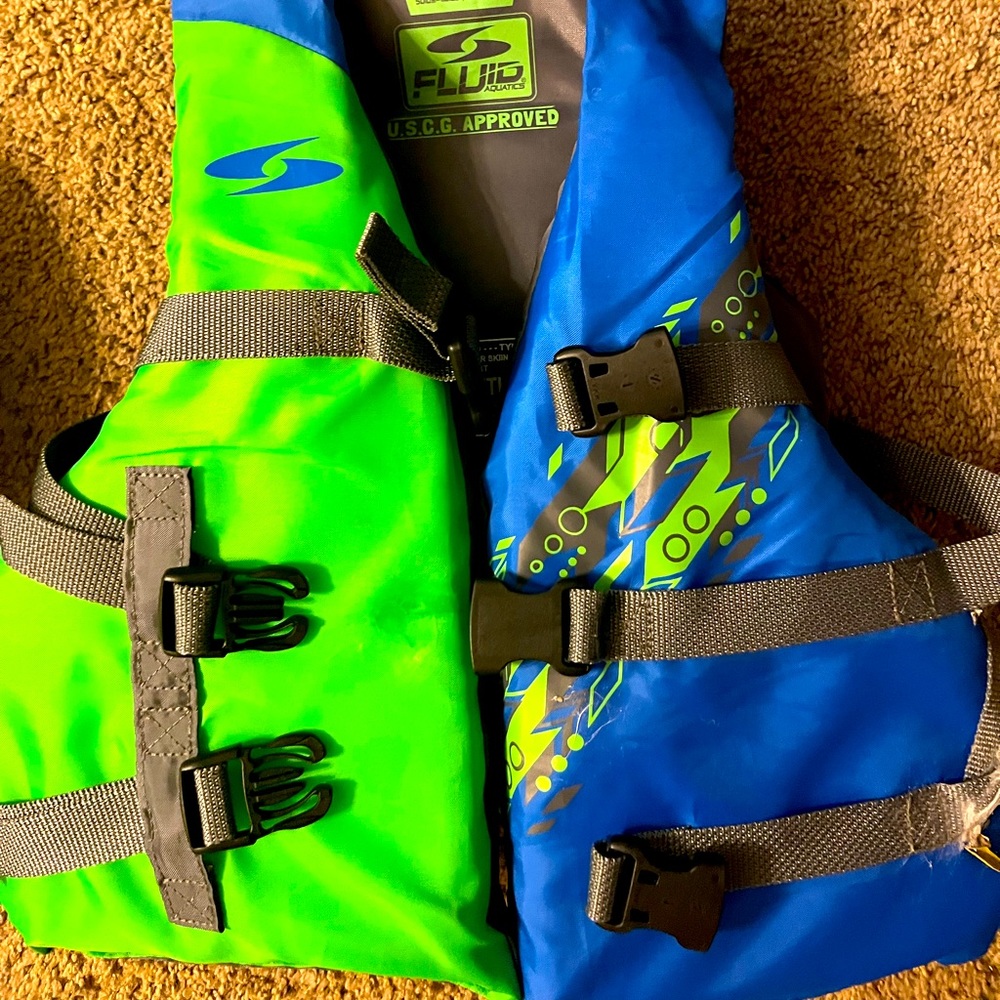 Kids barely used life vest - EXCELLENT condition, ships same day. No stains etc.